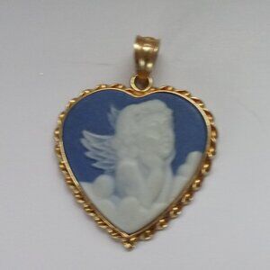 14k Yellow Gold Cupid in Heart Cameo Charm Pendant 2.14 grams